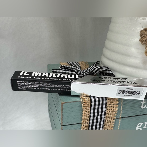 IL MAKIAGE Waterproof Lipliner WE HEAR YOUR LOVE LANGUAGE IS RECEIVING GIFTS... - Picture 3 of 4